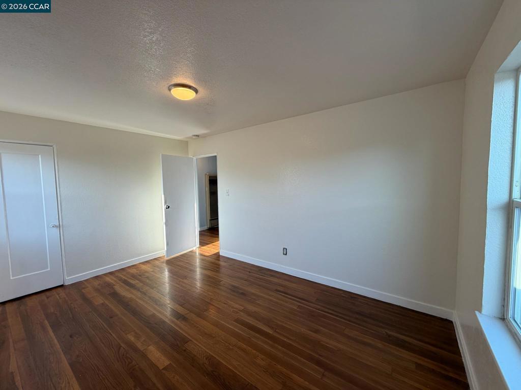 341 S 8th St Property Photo 5