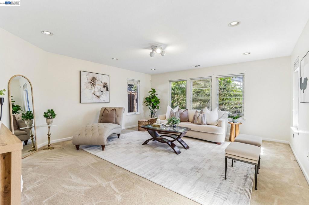 360 N I St Property Photo 4