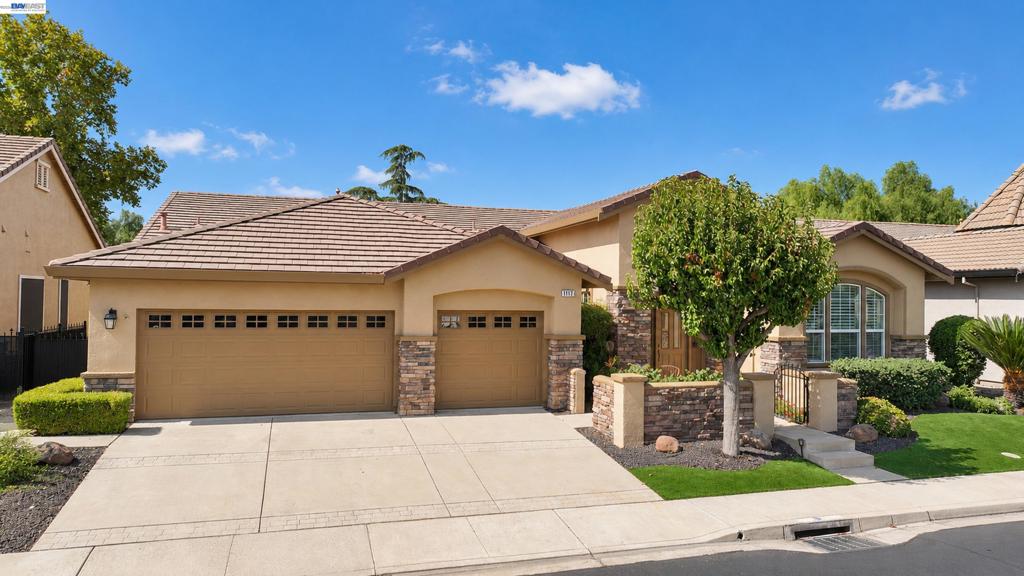 1117 Burghley Ln Property Photo 3