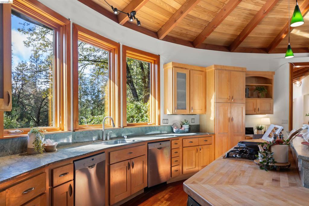 14655 Applewood Ln Property Photo 17