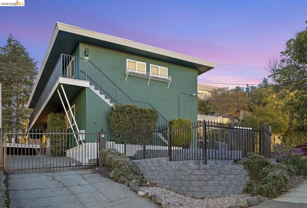 8 Whitmore Pl Property Photo 1