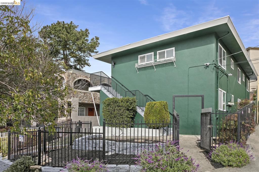 8 Whitmore Pl Property Photo 2