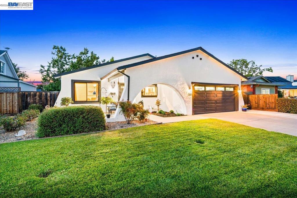 586 Colusa Way Property Photo 1