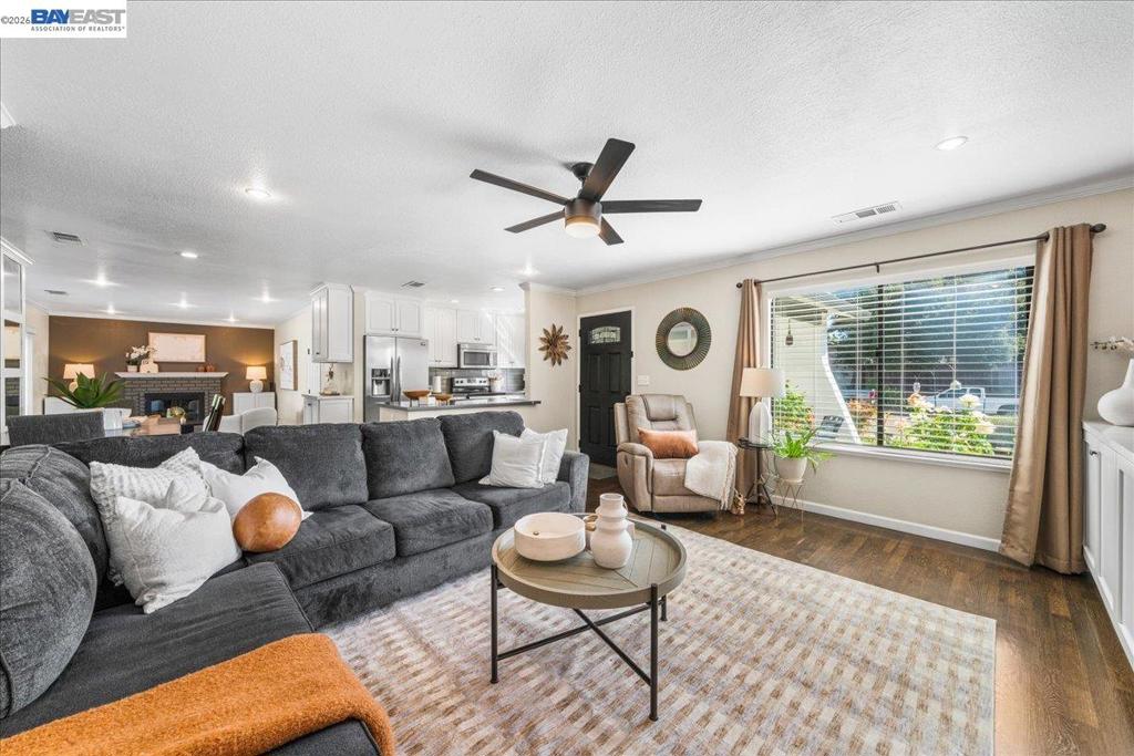 586 Colusa Way Property Photo 10