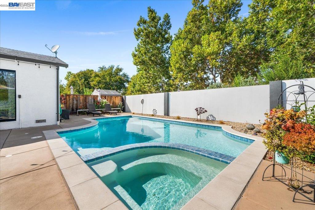 586 Colusa Way Property Photo 30