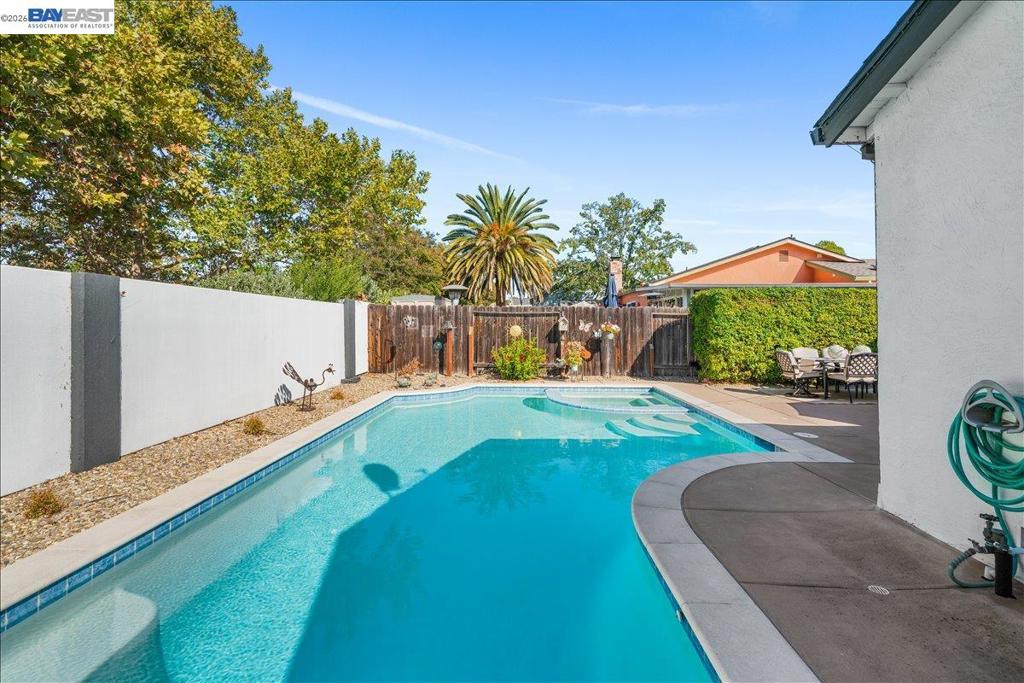 586 Colusa Way Property Photo 33