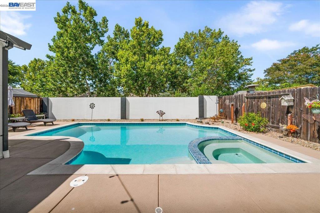 586 Colusa Way Property Photo 35