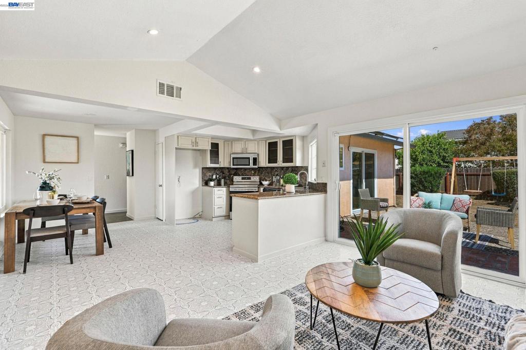 2640 Beecham Property Photo 5