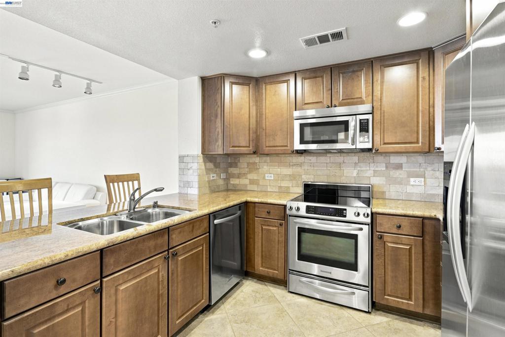 600 S Abel St. 508 Property Photo 10