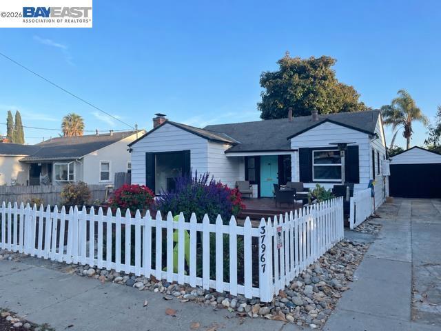 37967 2nd St Property Photo 1