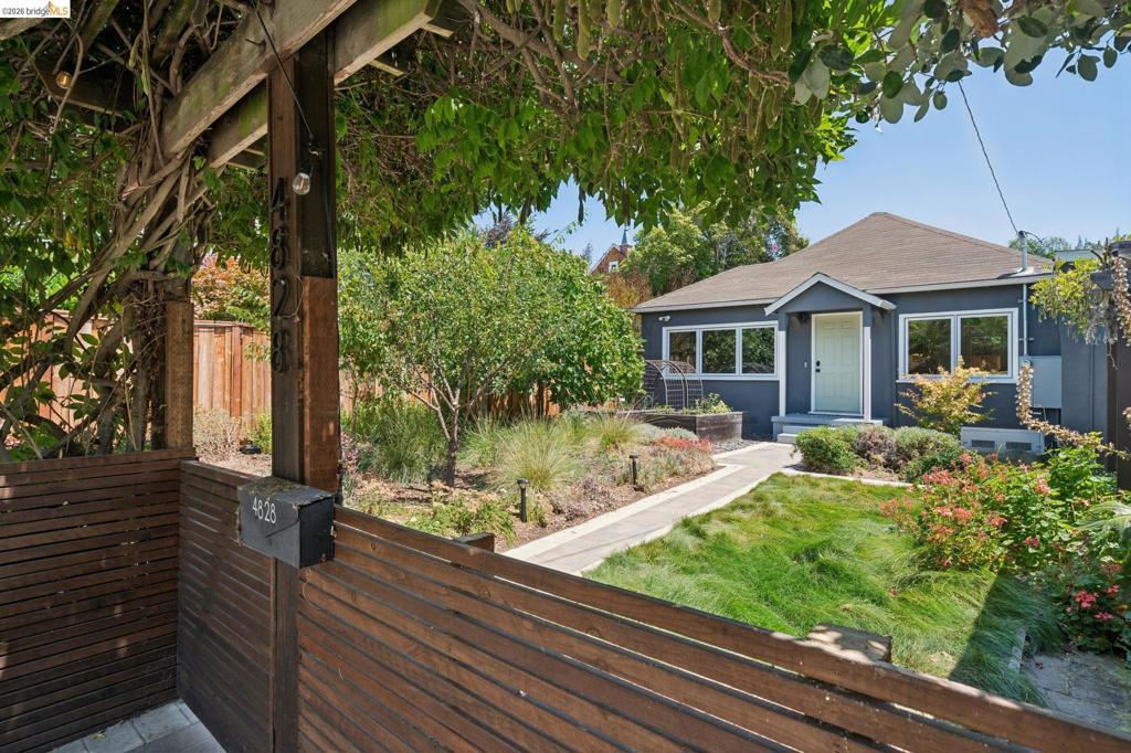 4828 Webster St Property Photo 1