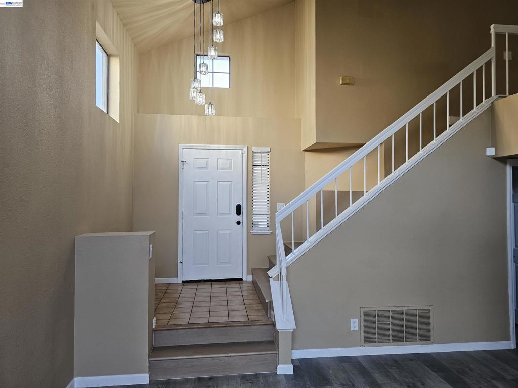 1063 Mepham Dr Property Photo 18