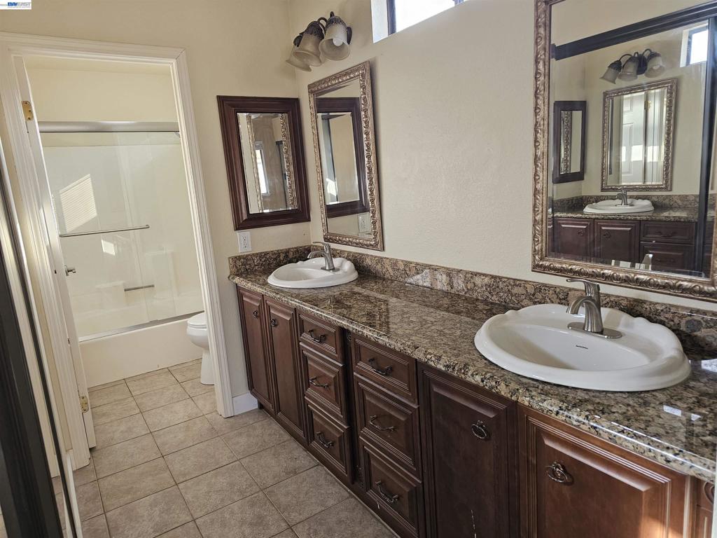 1063 Mepham Dr Property Photo 30