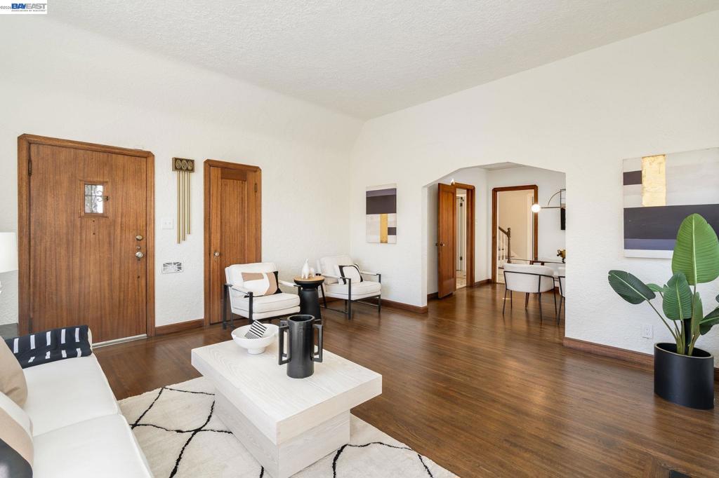 1914 105th Ave Property Photo 5