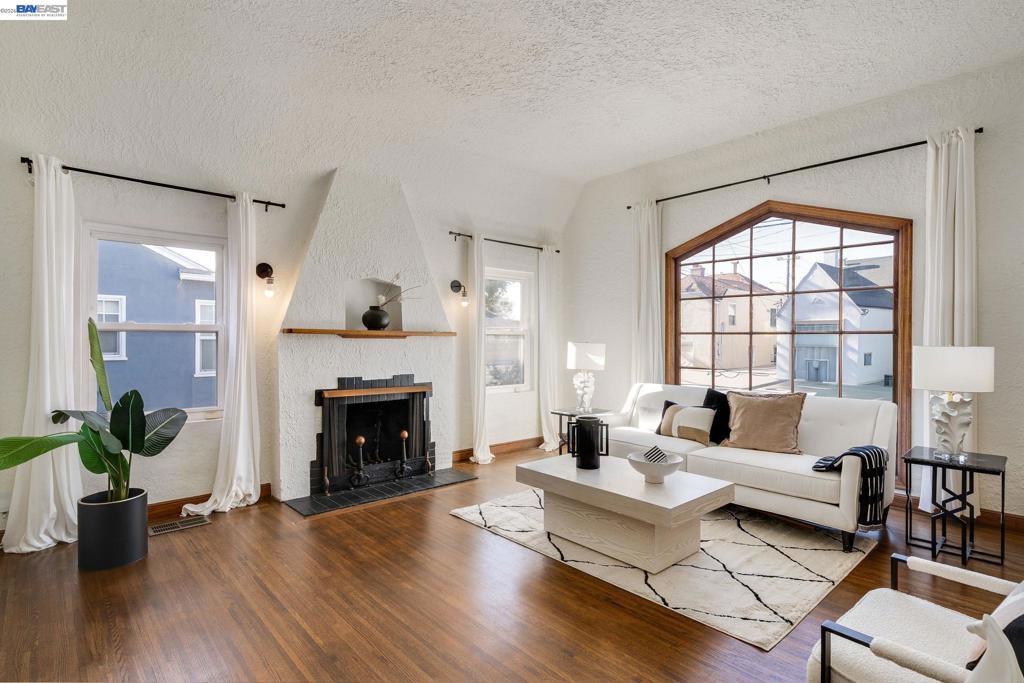 1914 105th Ave Property Photo 6