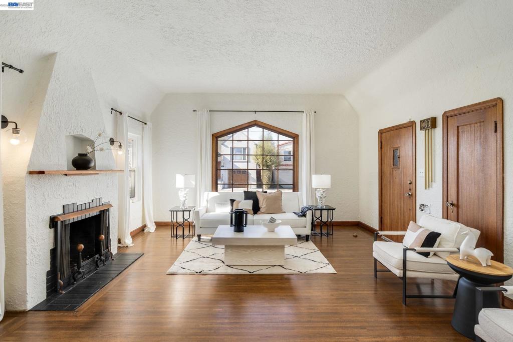 1914 105th Ave Property Photo 8