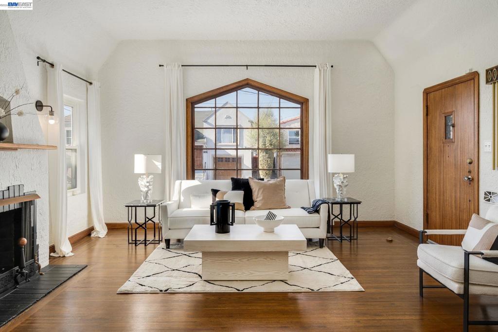 1914 105th Ave Property Photo 9