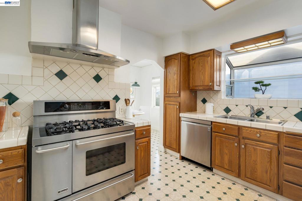1914 105th Ave Property Photo 17