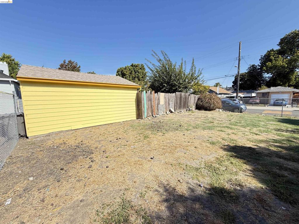 Olive St Property Photo 5