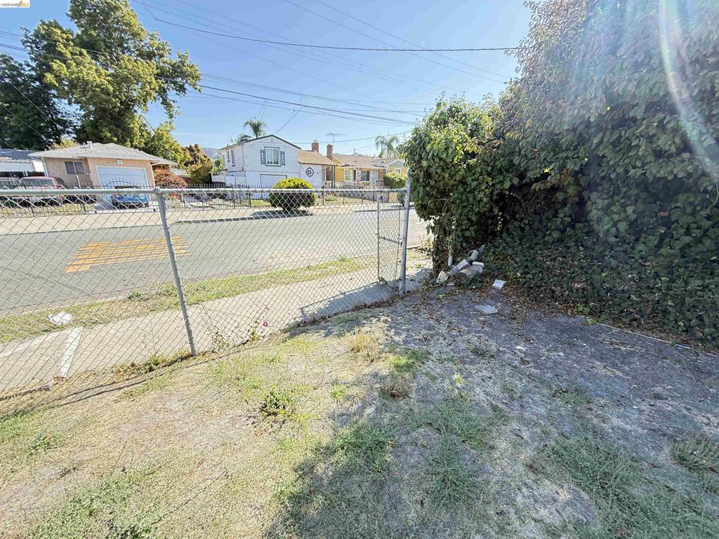 Olive St Property Photo 6