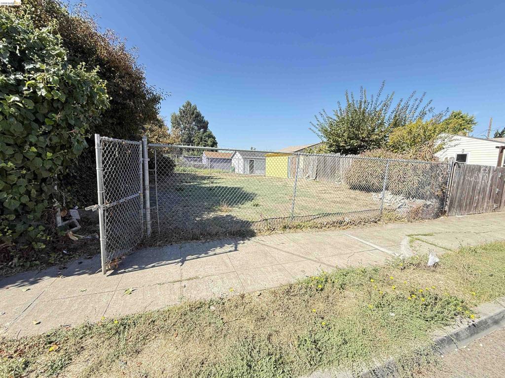 Olive St Property Photo 7
