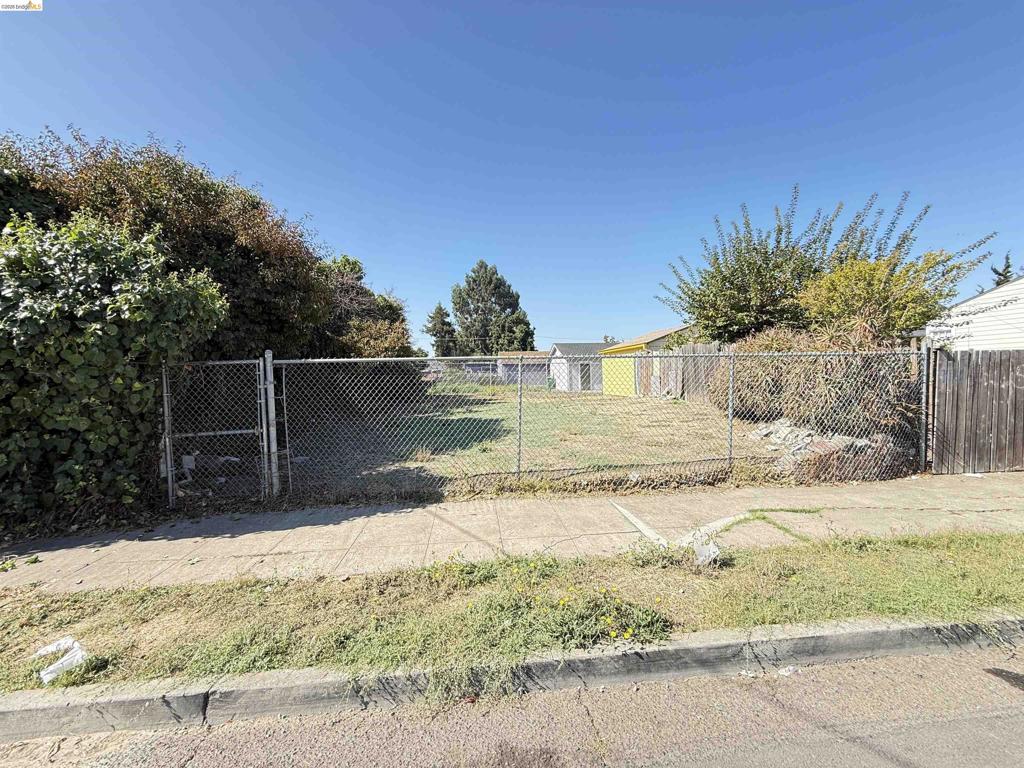Olive St Property Photo 9
