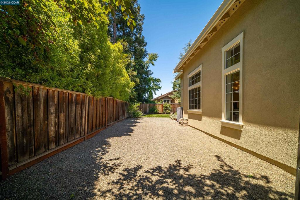 636 Dunhill Dr Property Photo 34