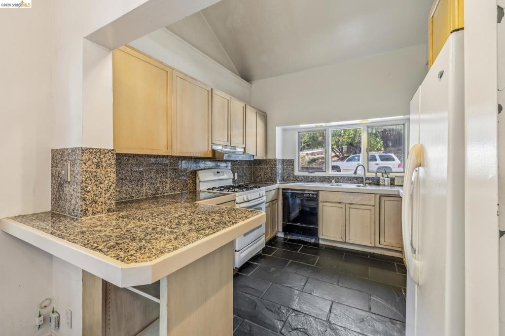 1466 Scenic Ave Property Photo 16
