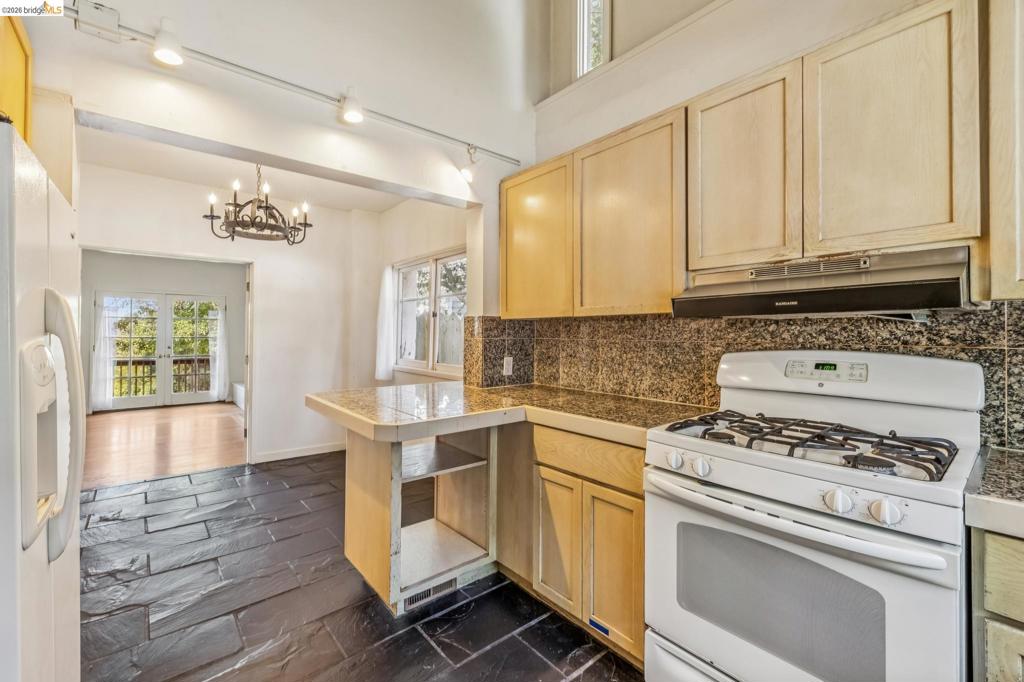 1466 Scenic Ave Property Photo 17