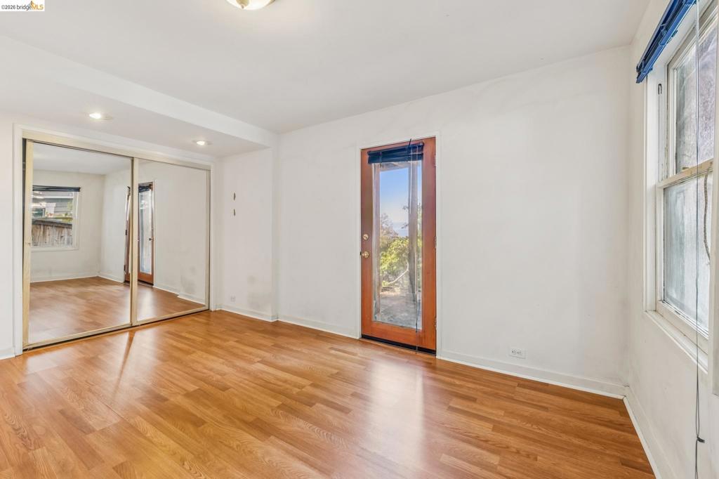 1466 Scenic Ave Property Photo 18