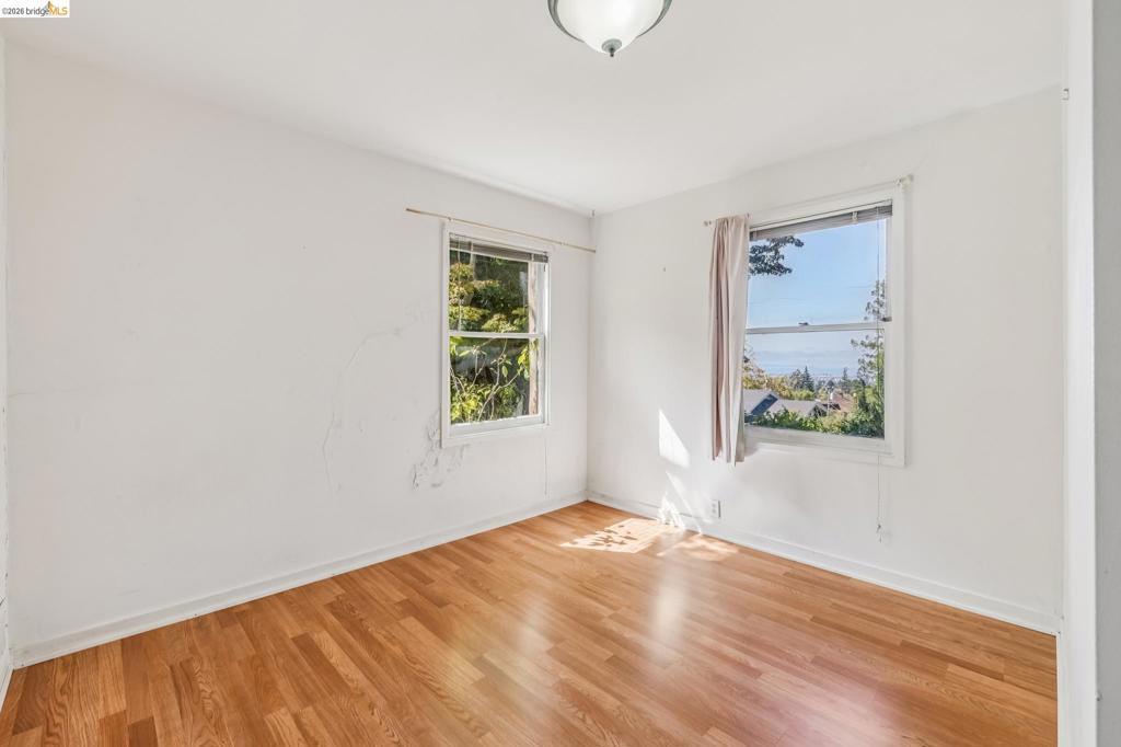1466 Scenic Ave Property Photo 23