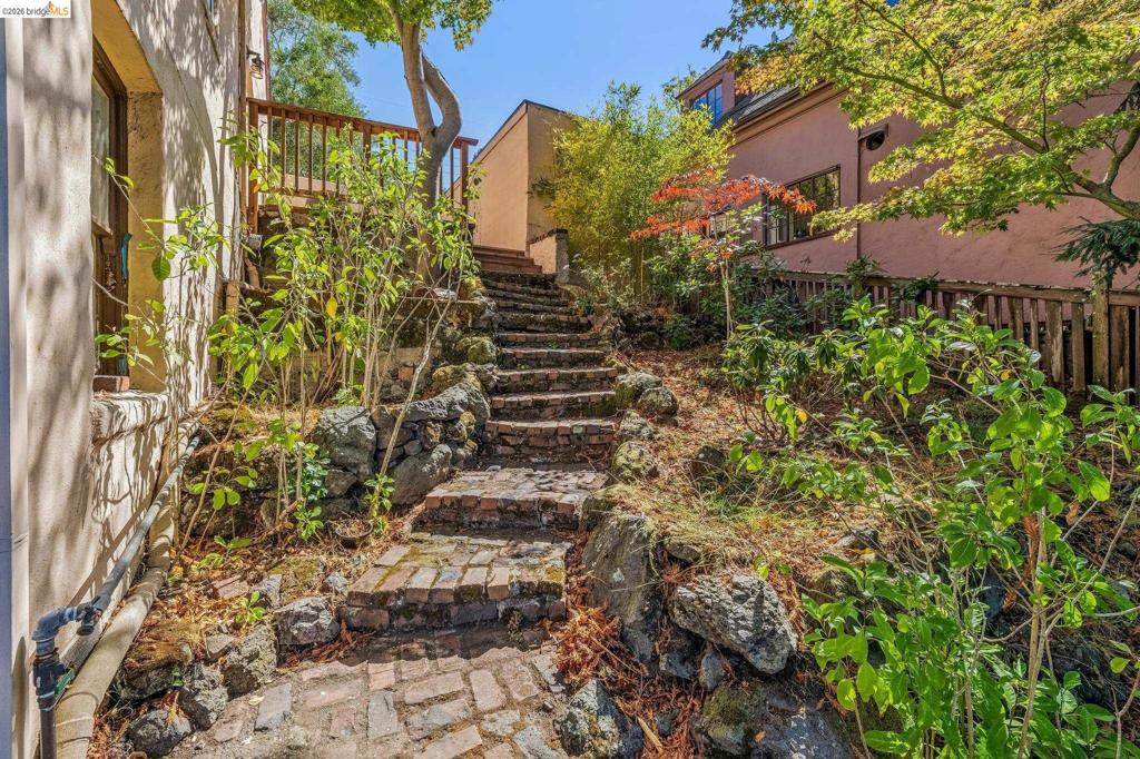 1466 Scenic Ave Property Photo 30