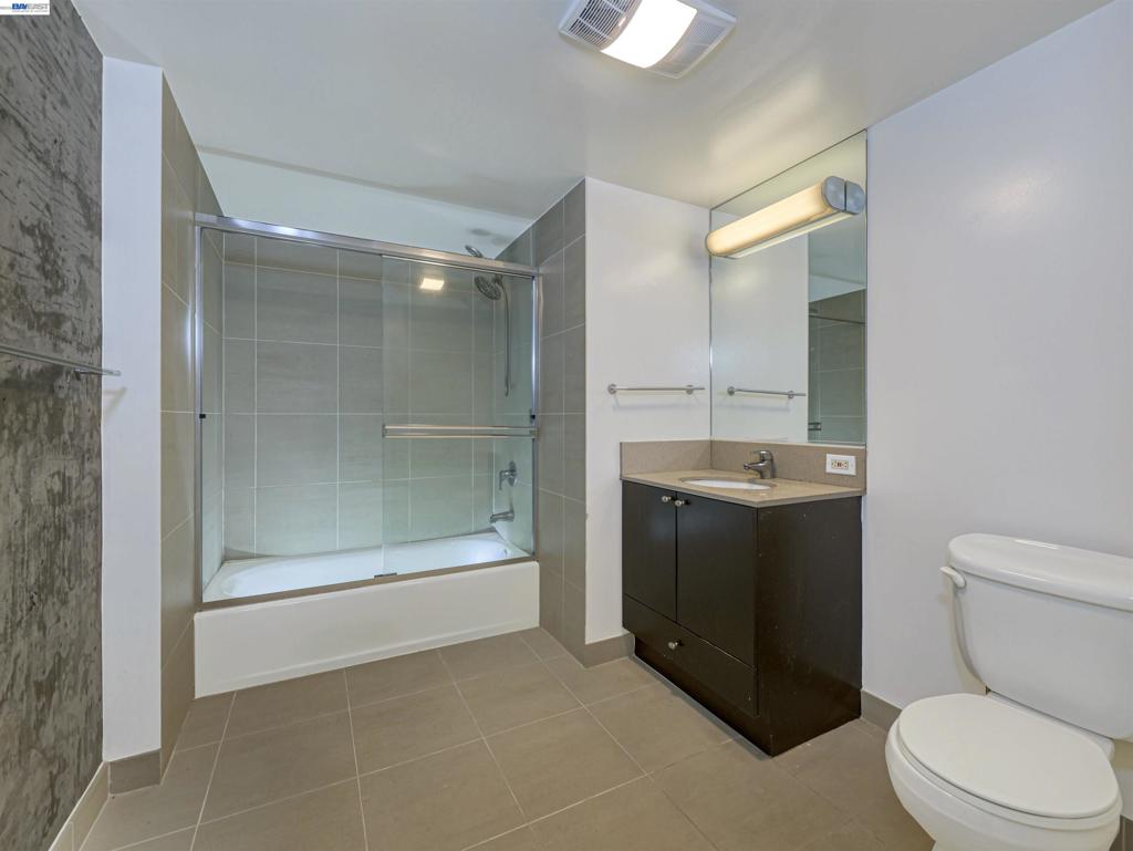 311 Oak St 507 Property Photo 6