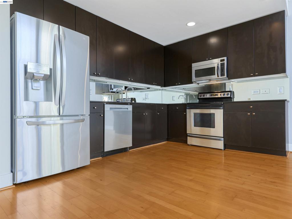 311 Oak St 507 Property Photo 8