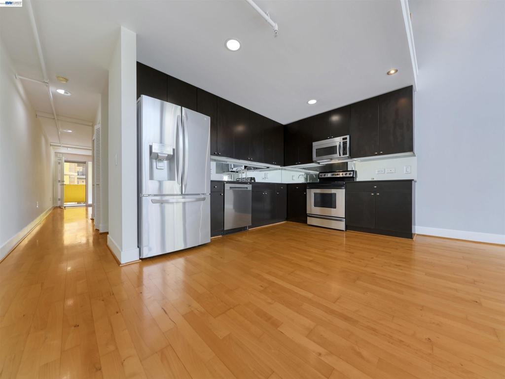 311 Oak St 507 Property Photo 12