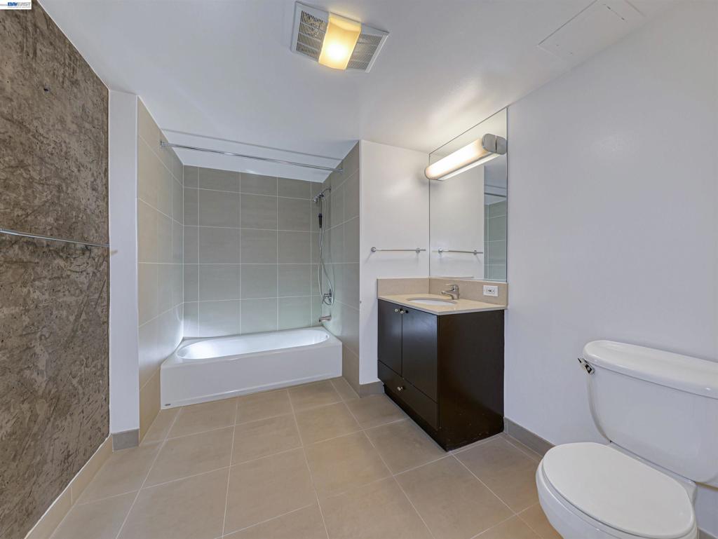311 Oak St 507 Property Photo 20