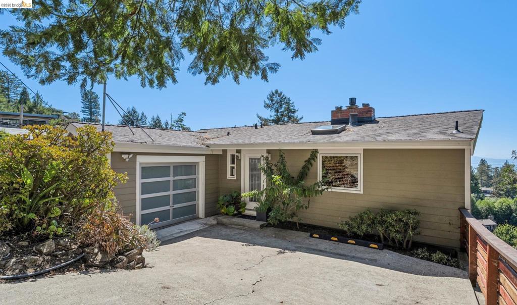 1394 Queens Rd Property Photo 2