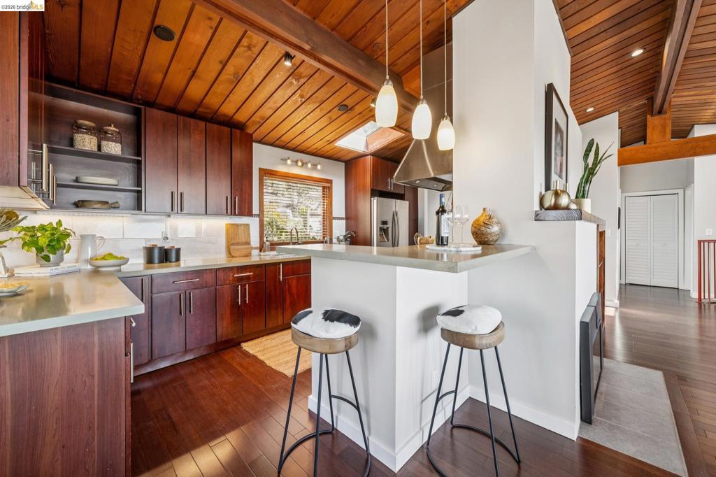 1394 Queens Rd Property Photo 10