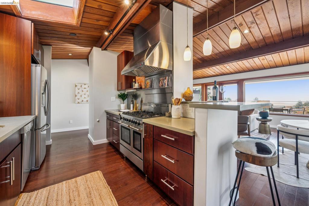 1394 Queens Rd Property Photo 12