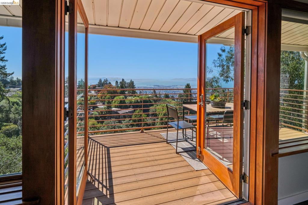 1394 Queens Rd Property Photo 16