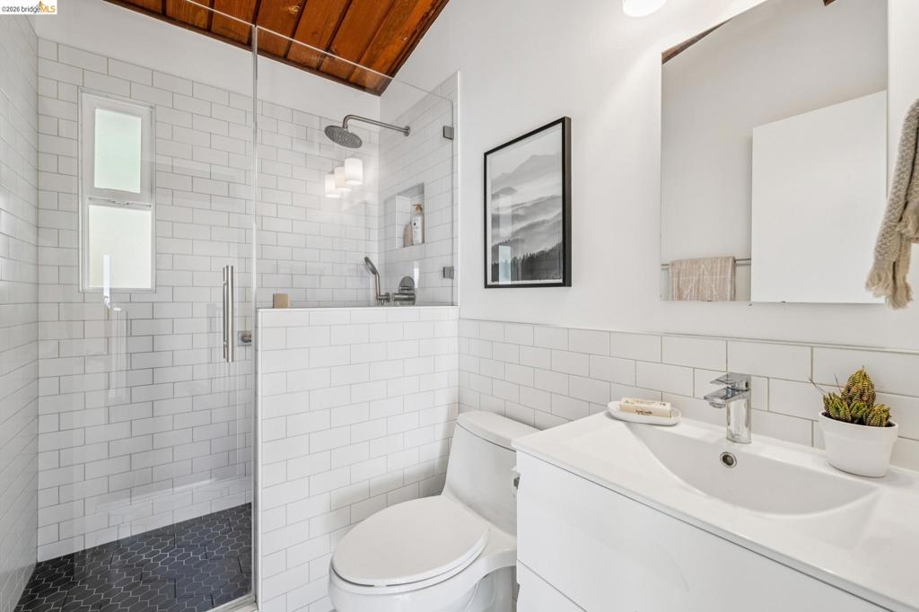 1394 Queens Rd Property Photo 27