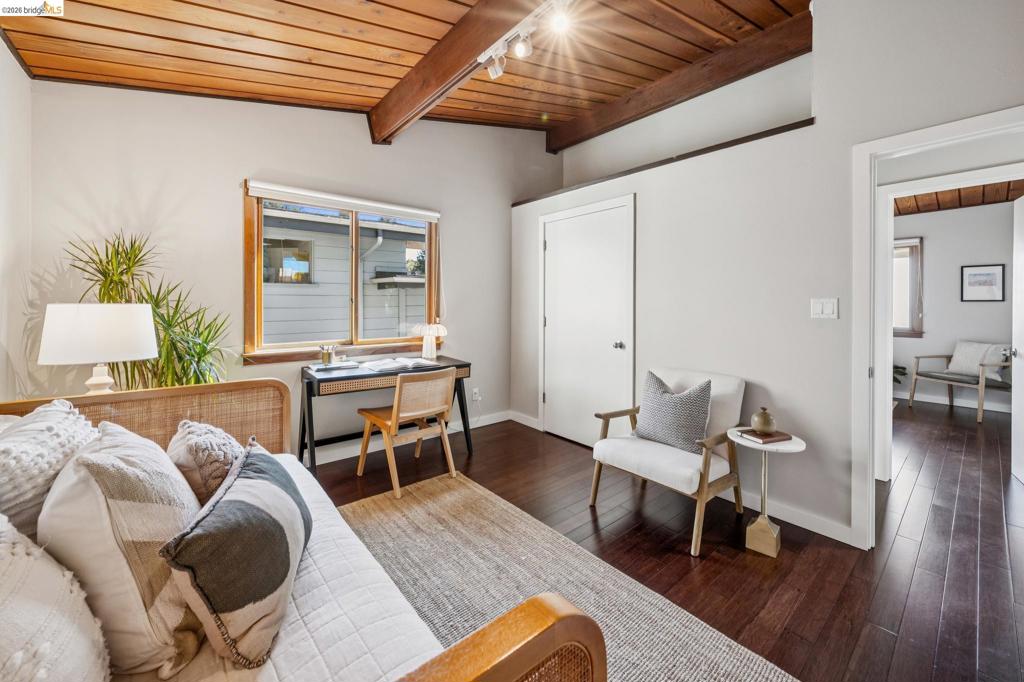 1394 Queens Rd Property Photo 30