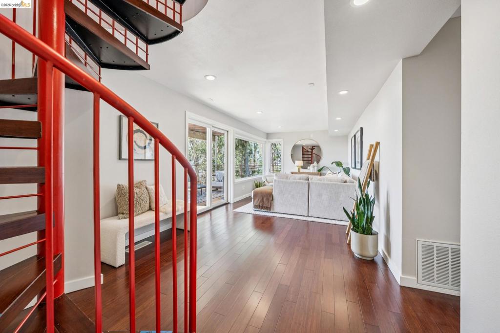 1394 Queens Rd Property Photo 36