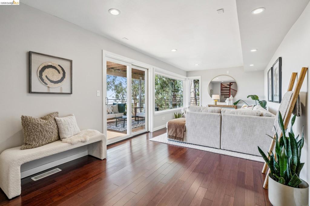 1394 Queens Rd Property Photo 37