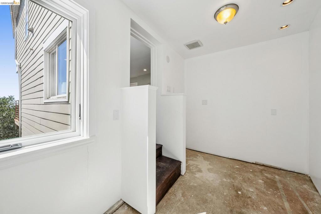 1394 Queens Rd Property Photo 44