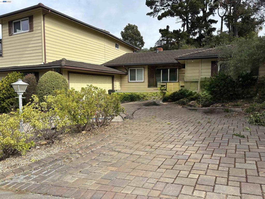 1319 Murchison Dr