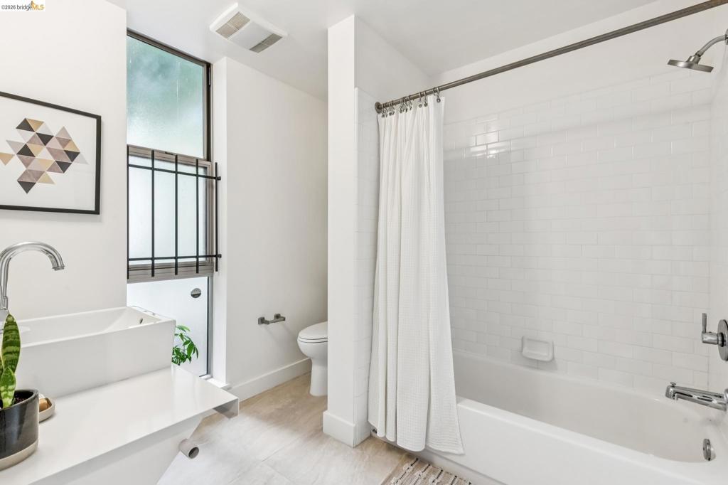 1255 Pine St Property Photo 10