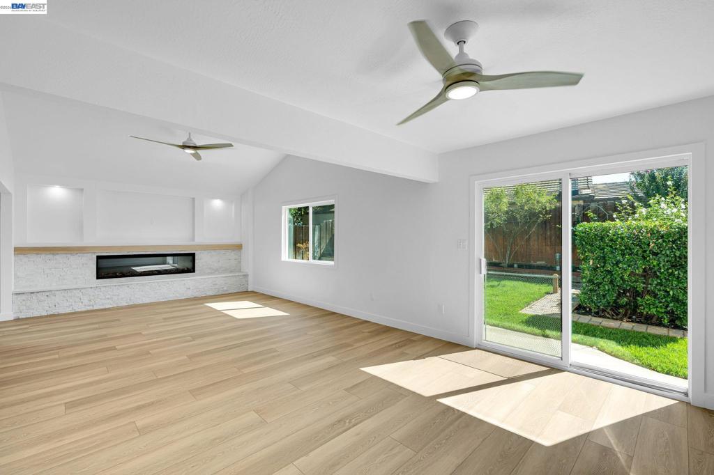 443 Colusa Way Property Photo 11