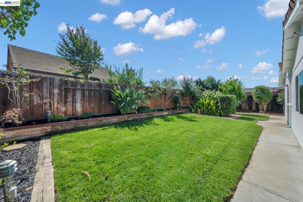443 Colusa Way Property Photo 24