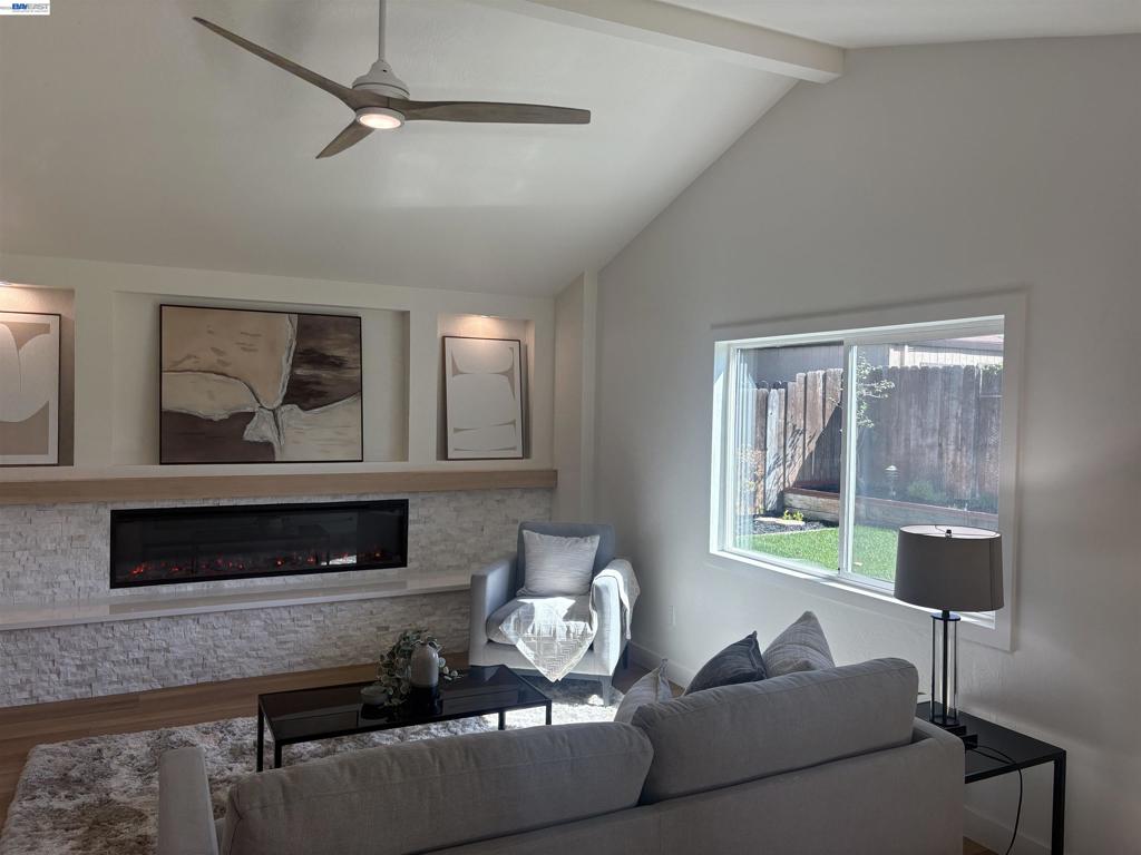 443 Colusa Way Property Photo 34